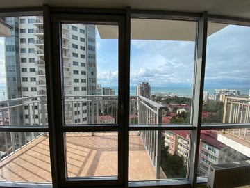 2-к. квартира с панорамными окнами в доме бизнес класса Парус с видом на море